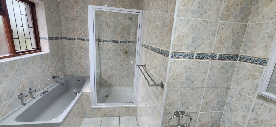 To Let 3 Bedroom Property for Rent in Meadowridge Western Cape